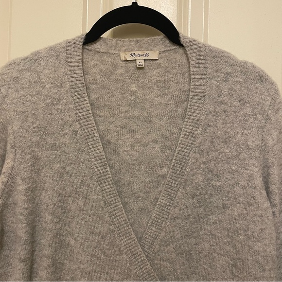 Madewell gray wrap-front pullover sweater made of super cozy yarn. XS - Picture 4 of 8